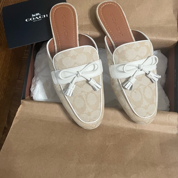 Coach shoes, mules in Beige. Beautiful - Picture 2 of 8
